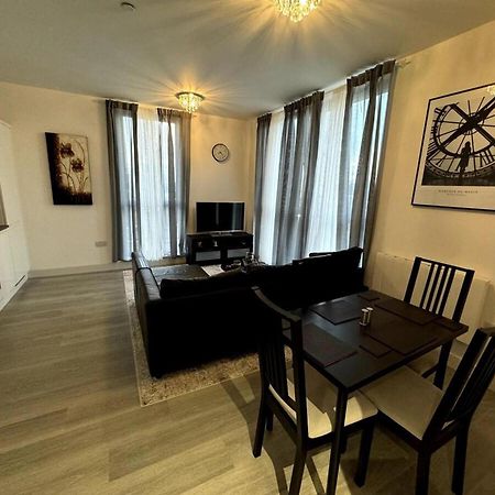 Cozy Bracknell Apartment With Modern Amenities Eksteriør billede