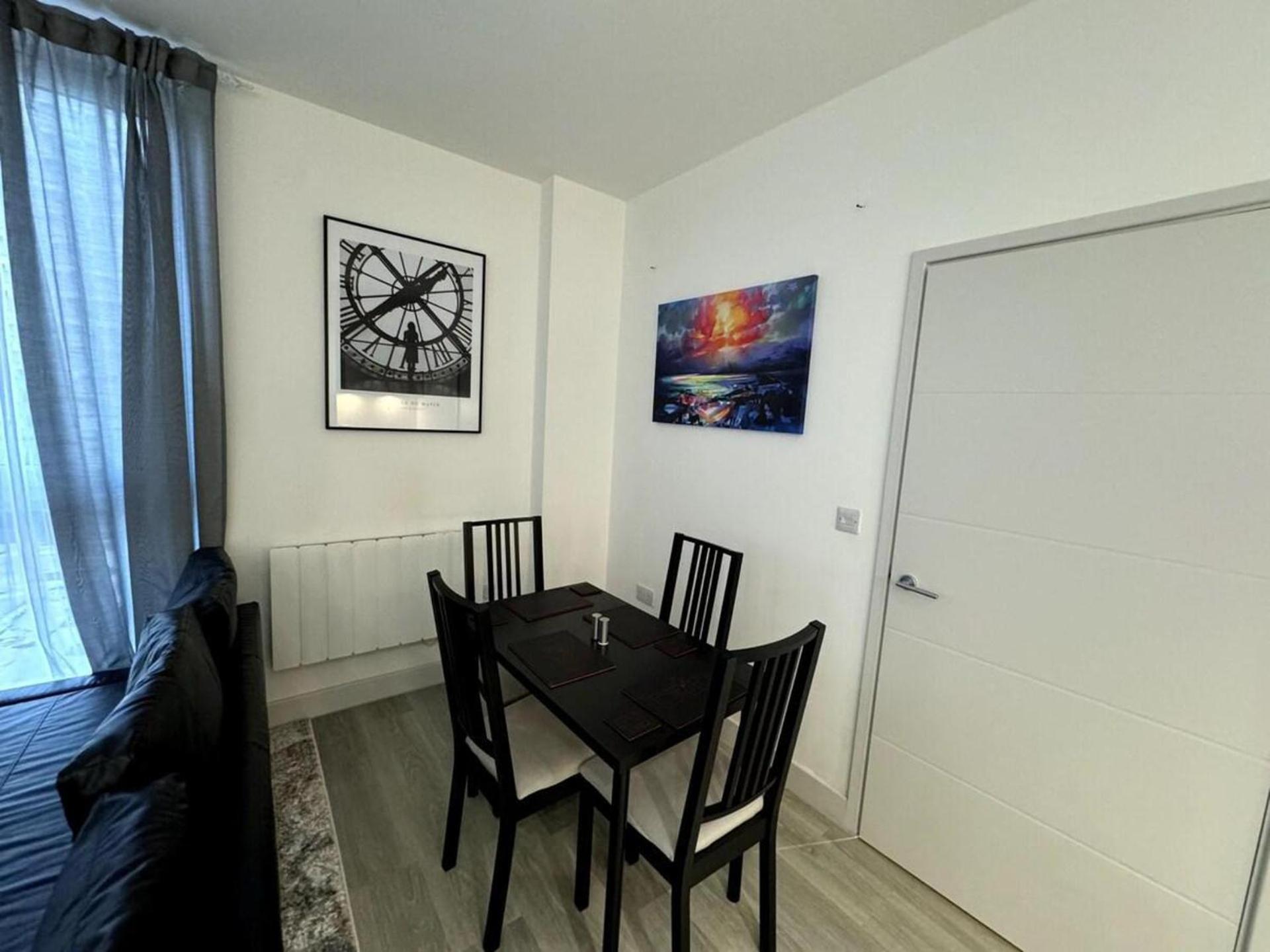 Cozy Bracknell Apartment With Modern Amenities Eksteriør billede