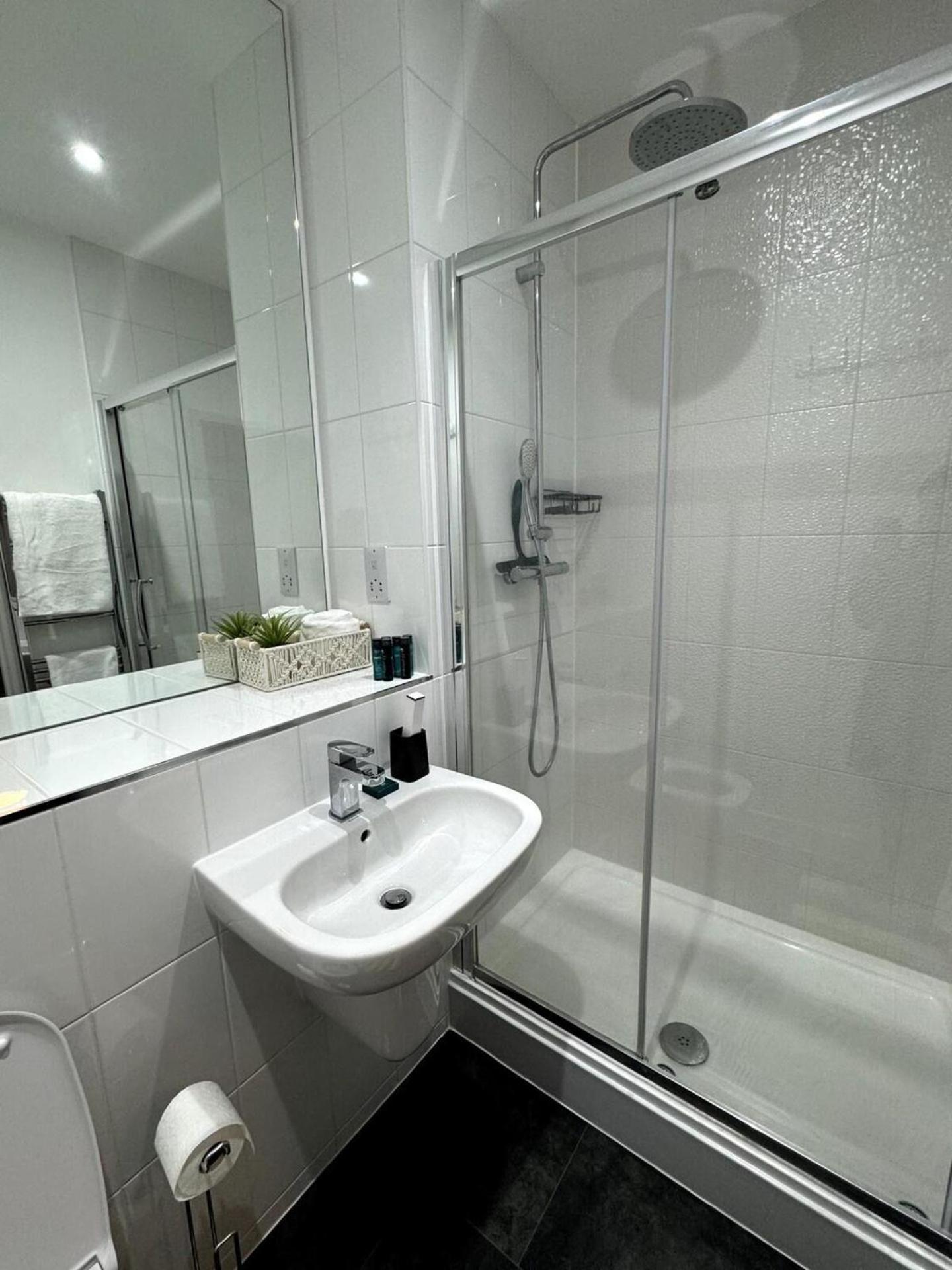 Cozy Bracknell Apartment With Modern Amenities Eksteriør billede
